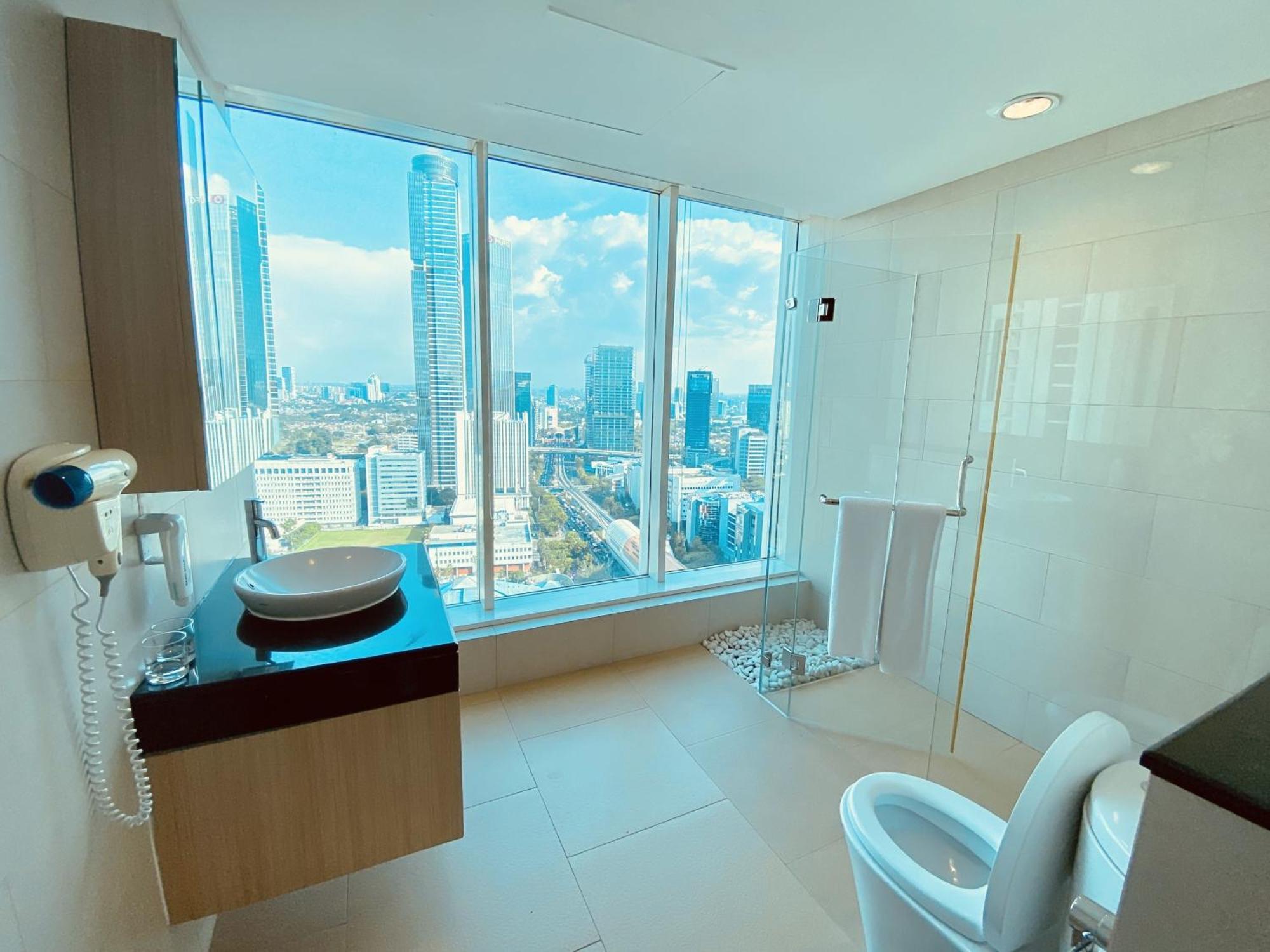The H Tower Rasuna Suites Kuningan Jakarta By Villaloka Exterior photo